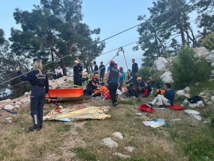 Antalya'da Teleferik Faciası..! Bütün Yolcular Kurtarıldı.