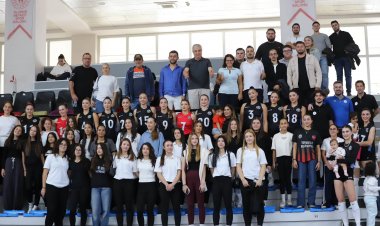 Turgutlu Kadın Voleybol Takımı Sahasında 3-0 Kazandı