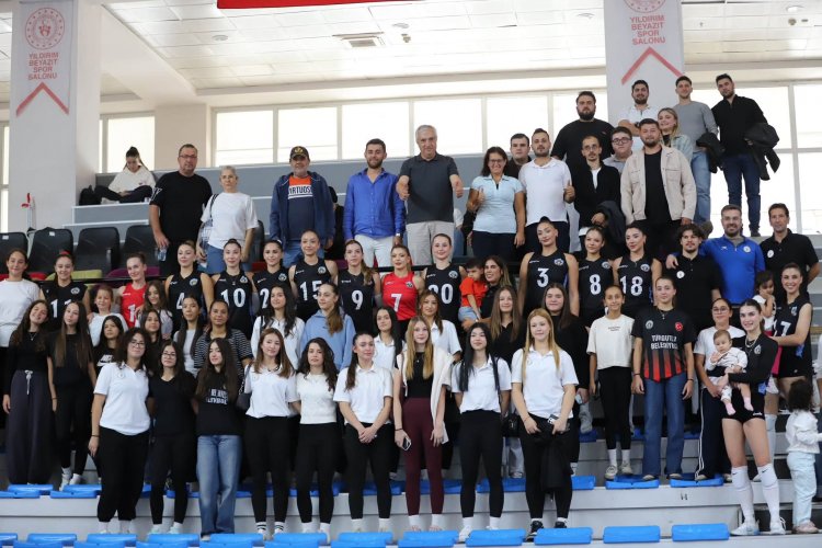 Turgutlu Kadın Voleybol Takımı Sahasında 3-0 Kazandı